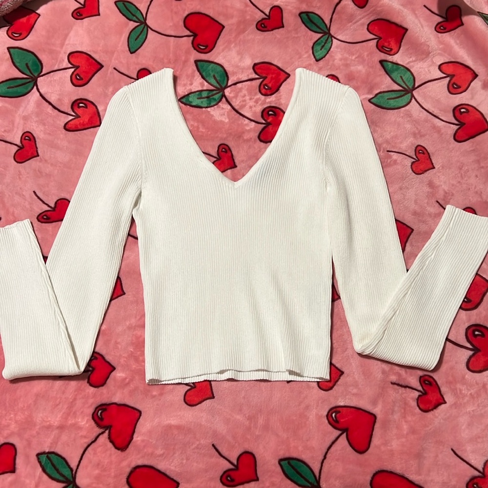 Forever21 vanilla sweater top long sleeve. Size small. NWT.